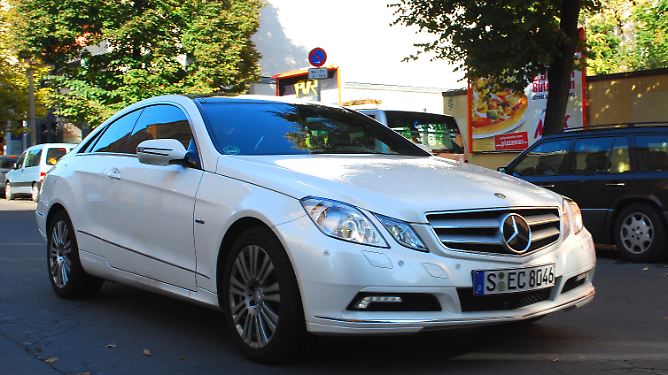 Mercedes E-Klasse Coupé: Schwung in Weiß