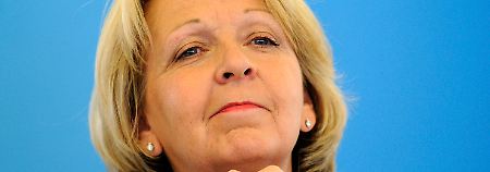 Selbst bei Unionswählern kann Kraft punkten. 21 Prozent von ihnen würde die Sozialdemokratin Merkel vorziehen.