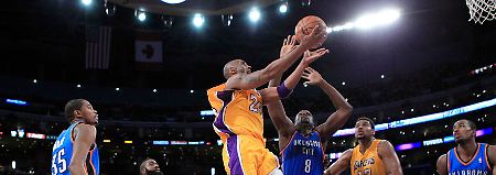 Zug zum Korb: Kobe Bryant spielte ein grandioses Schlussviertel gegen Oklahoma.