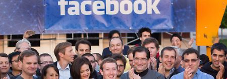 Kurz nach dem Börsenstart haben die Nutzer Facebook auf 15 Mrd. Dollar Schadensersatz verklagt.