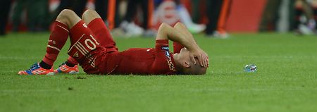 Am Boden: Arjen Robben und der FC Bayern verloren denkbar unglücklich das Endspiel um die Champions- League-Krone 2012.