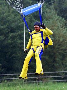 Möllemann kam 2003 bei einem Fallschirmsprung ums Leben. 