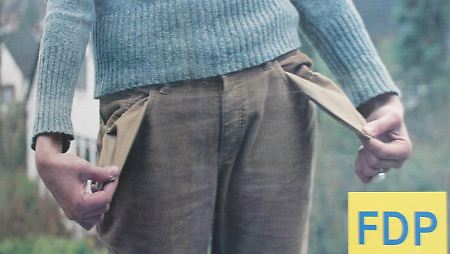 Leere Taschen sagt die FDP den Wählern immer voraus, wenn andere Parteien regieren - so wie auf diesem Plakat aus dem Landtagswahlkampf 2005 in NRW.