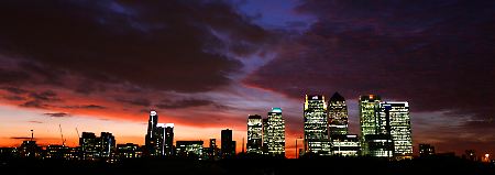 Londons Finanzzentrum im Herbst 2009: Hier und in New York haben vor allem die Banken in den vergangenen zwölf Monaten Stellen in größerem Umfang abgebaut.