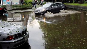 Plötzlich alles unter Wasser: Gewitterfront überrascht Ausflügler