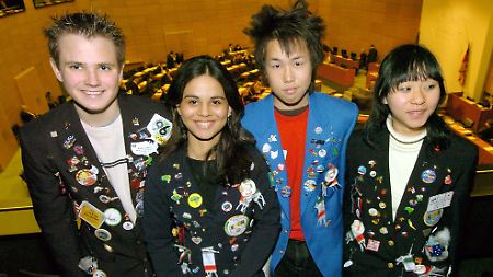 Austauschschüler in Deutschland: Mark James aus den USA, Camila Aires aus Brasilien so wie Kamura Kosouke und Chiko Kato aus Japan (v.l.) 