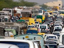 Täglicher Verkehrsinfakrt in Delhi: Subjektiv gesehen hat der Subkontinent schon heute zu viele Auitos.