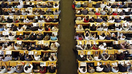 Rund drei Viertel der Bildungsausgaben in Deutschland fließen an Universitäten, Schulen und Kindergärten. Der Rest entfällt zum Beispiel auf Forschung, Museen und Bibliotheken.