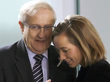 Der Bundeswirtschaftsminister und die Familienministerin im vertraulichen Gespräch.