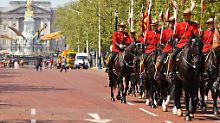 Royal Canadian Mounted Police vor dem Palast.