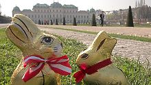 Der EuGH (im Hintergrund) hält den Goldhasen nicht für schützenswert.