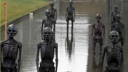 Die Verantwortung der Industriestaaten für die Klimafolgen in den armen Ländern ist unbestritten - Streit gibt es um die Teilung der Lasten. Das Bild zeigt die Installation "Der Puls der Welt" vor dem Kongresszentrum in Kopenhagen.