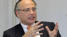 Dieter Graumann, 61 Jahre alt, ist Präsident des Zentralrats der Juden in Deutschland. Unter dem Dach der Organisation sind 23 Landesverbände mit insgesamt 108 jüdischen Gemeinden und ihren rund 105.000 Mitgliedern organisiert.