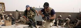 Mitarbeiter von Blackwater (im Vordergrund) nehmen 2004 an einem Feuergefecht in Najaf teil.