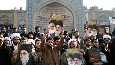 Proteste gegen die Opposition in Teheran.