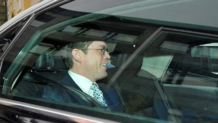 Angriff als beste Verteidigung: Guttenberg setzt sich zur Wehr.