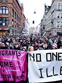 Umwelt-Aktivisten demonstrieren für eine Welt.