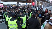 Vor dem Eingang des Geländes kommt es deshalb zu langen Wartezeiten.