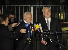 Zufrieden: Wolfgang Kubicki und Peter Harry Carstensen nach ihrem "schönen Gespräch" im Kanzleramt.