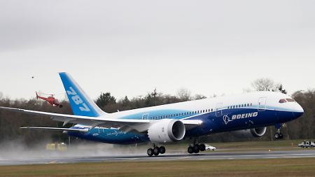 Drei Stunden dauerte der erste Flug des Dreamliners - im Linienbetrieb soll der Flieger ein Vielfaches schaffen.