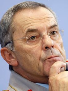 Schneiderhan: Der Minister lügt.