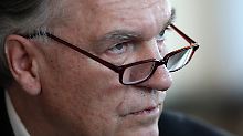 BKA-Chef Jörg Ziercke sagt, dass die Zahl rechtsextremer Straftaten in den vergangenen Jahren kontinuierlich gestiegen seien.