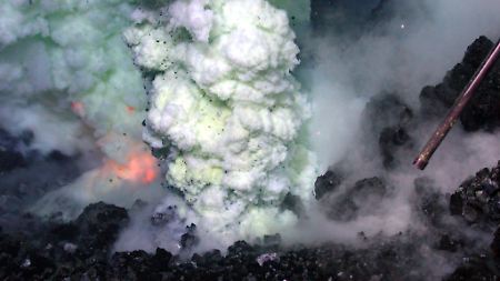 Das Bild zeigt den gewaltigen Vulkanausbruch in der Tiefsse. 