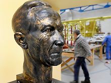 Eine Bueste Hugo Junkers im Technikmuseum in Dessau.