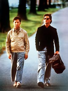 Szenenbild aus "Rain Man", in der die Geschichte eines Autisten erzählt wird. 