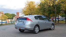 Mit einem Mild-Hybrid-Antrieb geht er einen weniger aufwendigeren Weg als einige Konkurrenten. Beim Sparen schneider er aber kaum schlechter ab.