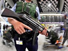 Schon wird auf Flughäfen schärfer kontrolliert.