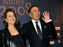 Der türkische Medienunternehmer Aydin Dogan von der Aydin Dogan Holding und seine Frau Sema.