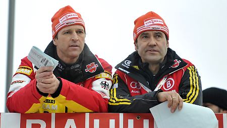 Bundestrainer Werner Schuster (l.) war nicht wirklich enttäuscht, aber auch nicht wirklich zufrieden.