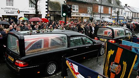 Wooton Bassett erweist den gefallenen britischen Soldaten die letzte Ehre.