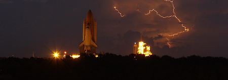Die Raumfähre "Discovery" steht auf dem Kennedy Soace Center in Florida.
