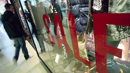 Dass "Sale" gerade zu dem nervigsten und überflüssigsten Wort des Jahres gekürt wurde, kümmert im Einzelhandel niemanden.