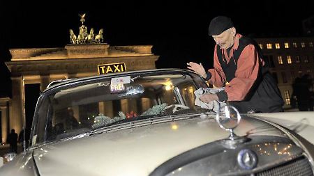 Das Taxi Nepomuk ist Ralf Werners ganzer Stolz.