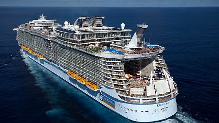 Das weltgrößte Kreuzfahrtschiff "Oasis of the Seas" (Royal Caribbean) lief bereits Ende Oktober 2009 vom Stapel und hatte im Dezember seine Jungfernfahrt.