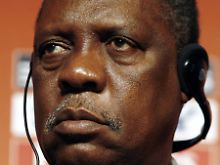 CAF-Präsident Issa Hayatou fordert Sicherheitsgarantien von Angola.