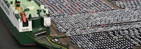 Deutsche Autos für den Export: Das Bremerhavener Terminal zu besseren Zeiten.