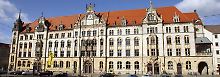 "Nicht ganz" Broadway, aber auch ganz schön breit. Am Breiten Weg 203-206 steht in Magdeburg das Justizzentrum mit fünf Gerichten und Staatsanwaltschaft.