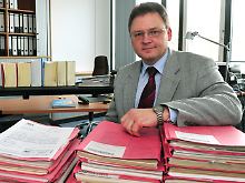Rudolf Weigell ist der Vorsitzende Richter an der Wirtschaftsstrafkammer des Landgerichts, vor der sich in den kommenden Monaten der frühere Waffenlobbyist Schreiber verantworten muss. 