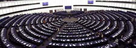 Die Abgeordneten der 27 EU-Staaten müssen die Mitglieder der Kommission absegnen.