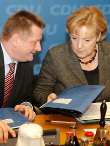 Merkel und Gröhe sind sich einig: Die CDU braucht ihre Stammwähler - aber auch neues Blut.