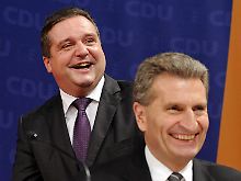 Stefan Mappus (l.) hat Günther Oettinger als Landesparteichef bereits abgelöst. Ende Januar soll er ihm auch als Ministerpräsident von Baden-Württemberg folgen.