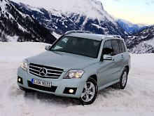 Auch eine geschlossene Schneedecke stellt das Allradsystem 4Matic nicht vor Probleme.