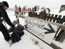 Neben der Skipiste gibt es auch rasante, mehrere hundert Meter lange Schlittenabfahrten.