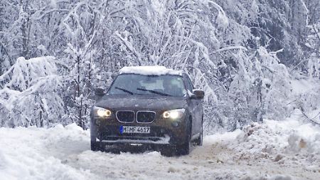 Der jüngste Spross der BMW-Familie kann durchaus Gelände, aber allzu wild sollte es nicht werden.