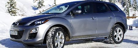 Mit einem dynamischen Auftritt hebt sich der Mazda CX-7 von den übrigen SUVs ab. Er ist eher für den flotten Auftritt gedacht und gehört eigentlich in die Kategorie der Crossover-Modelle.