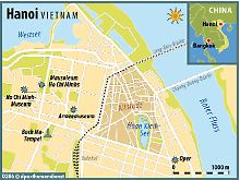 Dicht an dicht leben in der Altstadt 90.000 Menschen. Im Zentrum des Gassengewirrs liegt der als Zuflucht und Erholungsort beliebte Hoan Kiem-See.